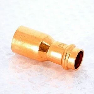 Муфта-вставка пресс 28x18 медная IBP