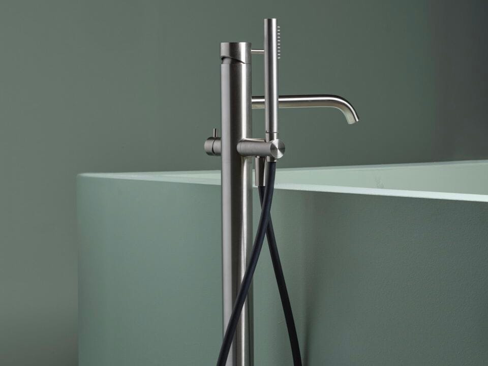 Смеситель для ванны из нержавеющей стали с ручным душем BEAMTECH Level ARCH-00126197