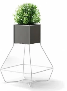 Plust Пластиковая ваза с металлической структурой Halful