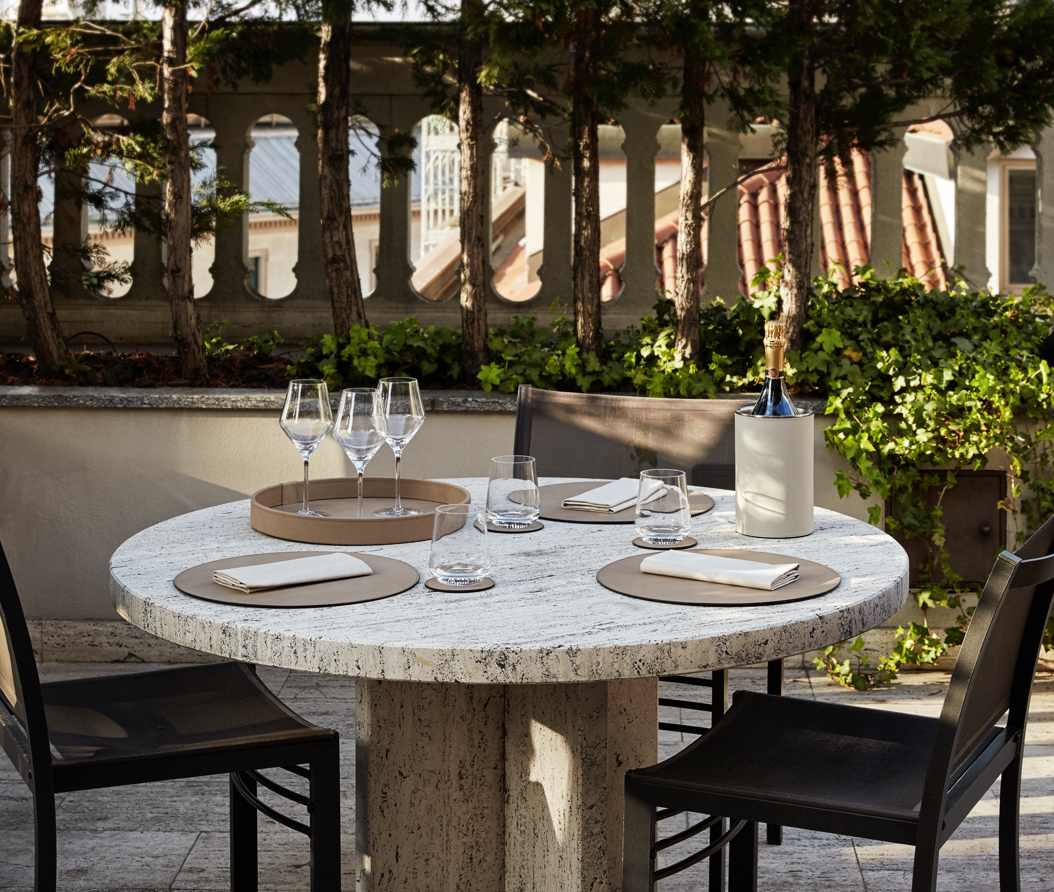 Круглый коврик для столовых приборов - Ø 35 см / зернистая кожа_белый Pinetti 00.0099.029.000 - Вид №2