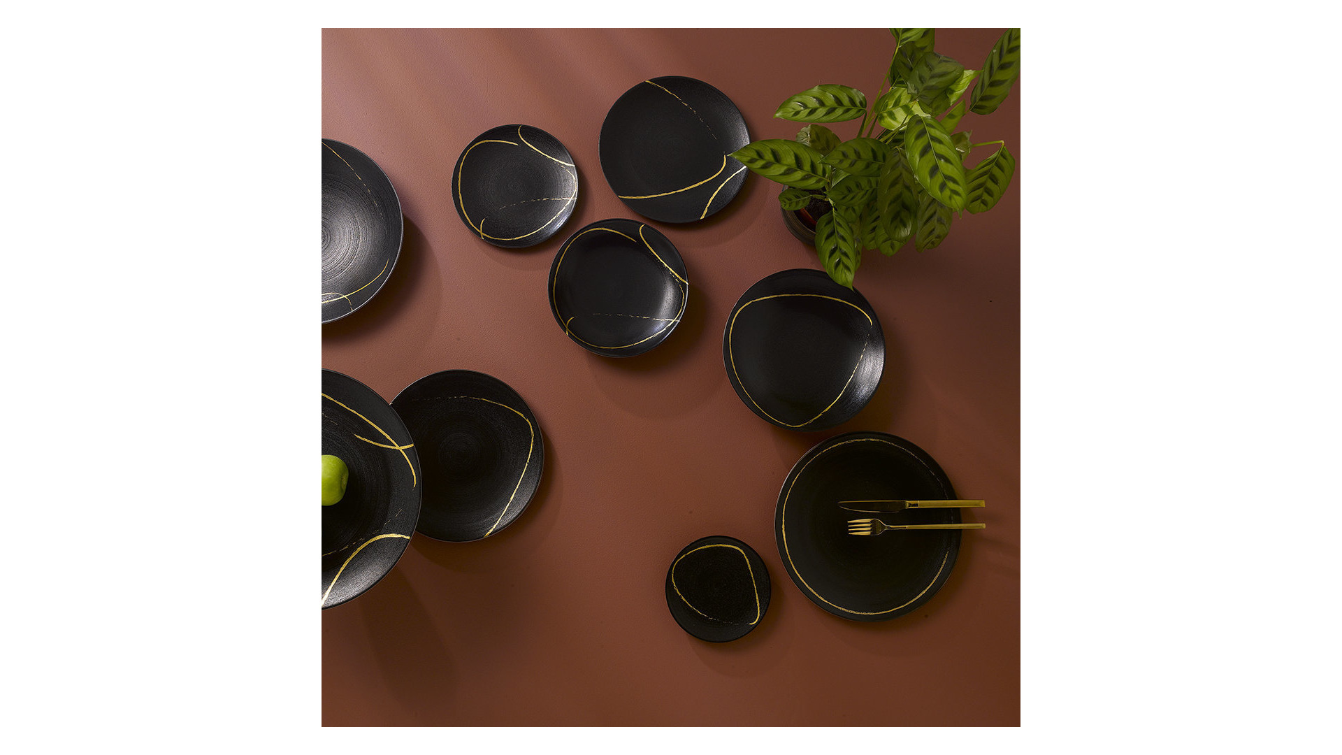 10676156 Royal Crown Derby Набор тарелок закусочных Royal Crown Derby Эскиз. Черный 22см, фарфор, 6шт Фарфор, Керамика  - Вид №3