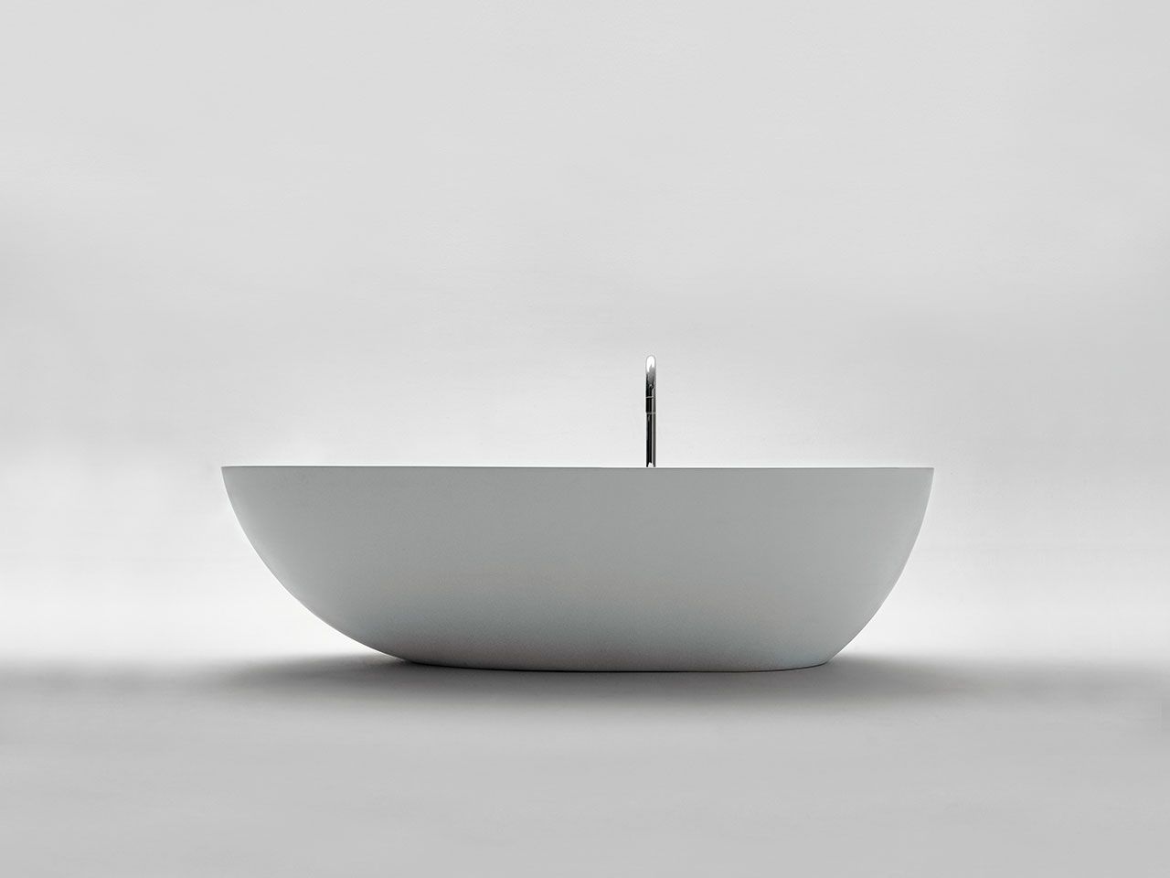 Овальная ванна в центре комнаты в Cristalplant® Agape Spoon XL ARCH-00125077 - Вид №5